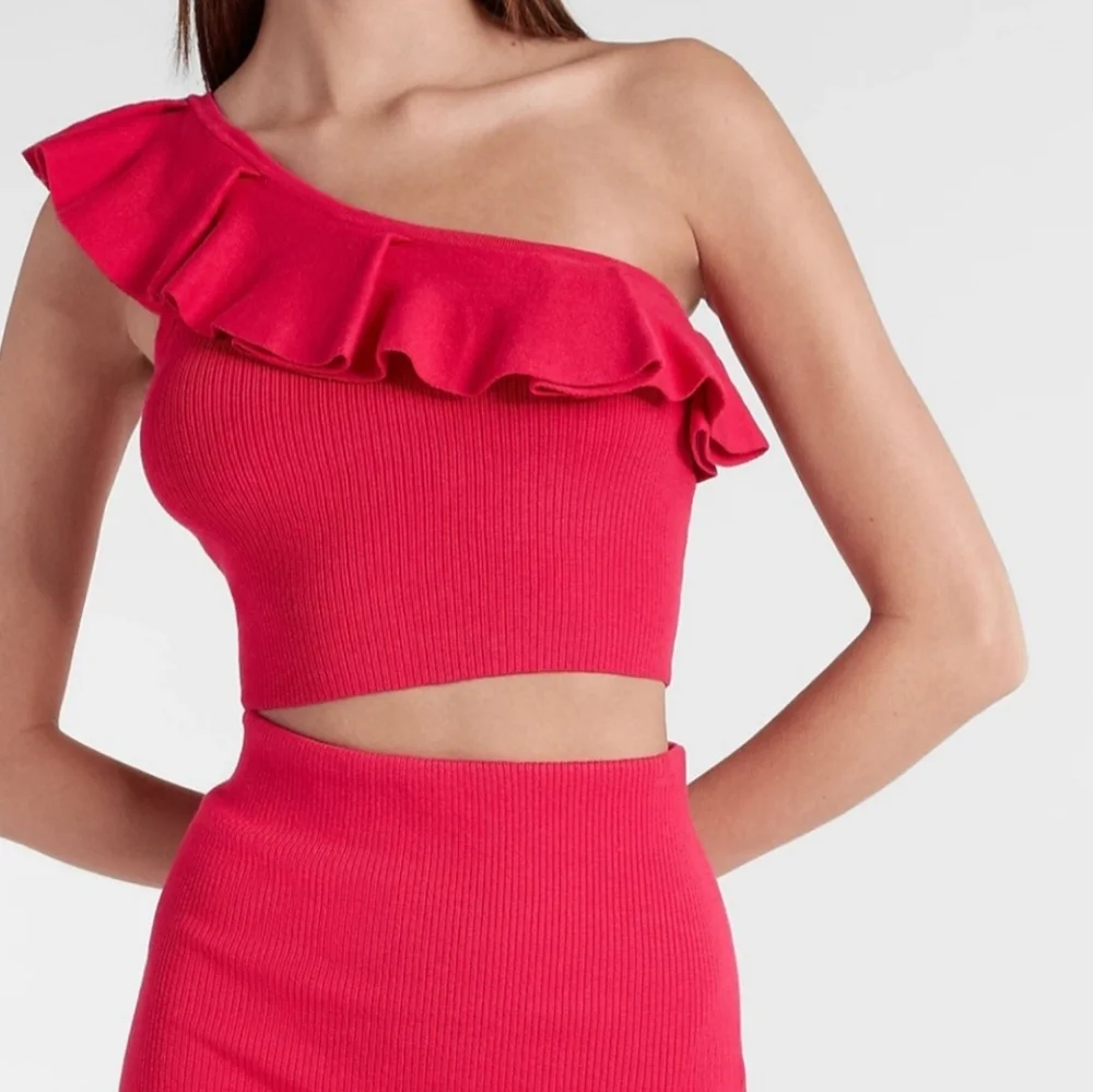 Express Pink Ruffle One Shoulder Cropped Sweater Tank - Picture 2 of 12